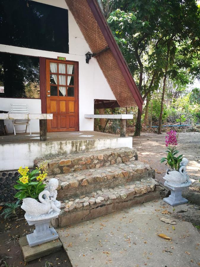 River Marina Resort Uthai Thani Eksteriør billede