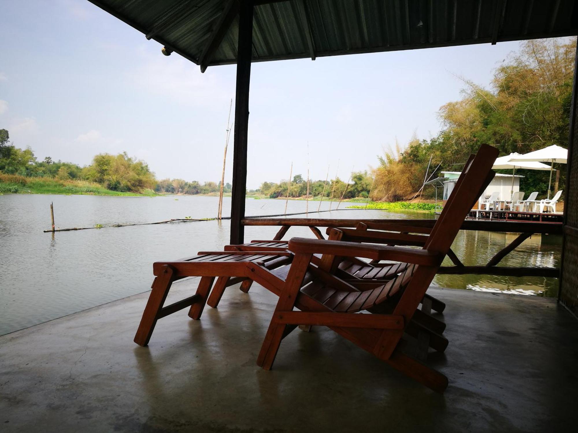 River Marina Resort Uthai Thani Værelse billede