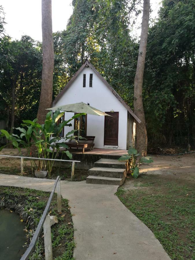 River Marina Resort Uthai Thani Værelse billede