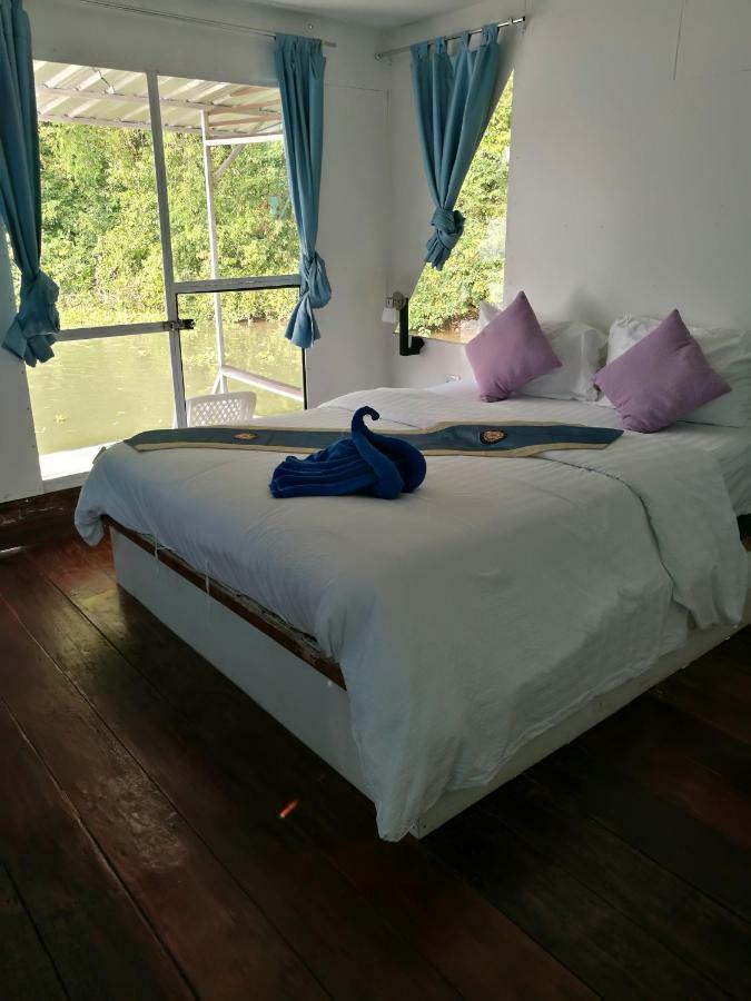 River Marina Resort Uthai Thani Eksteriør billede
